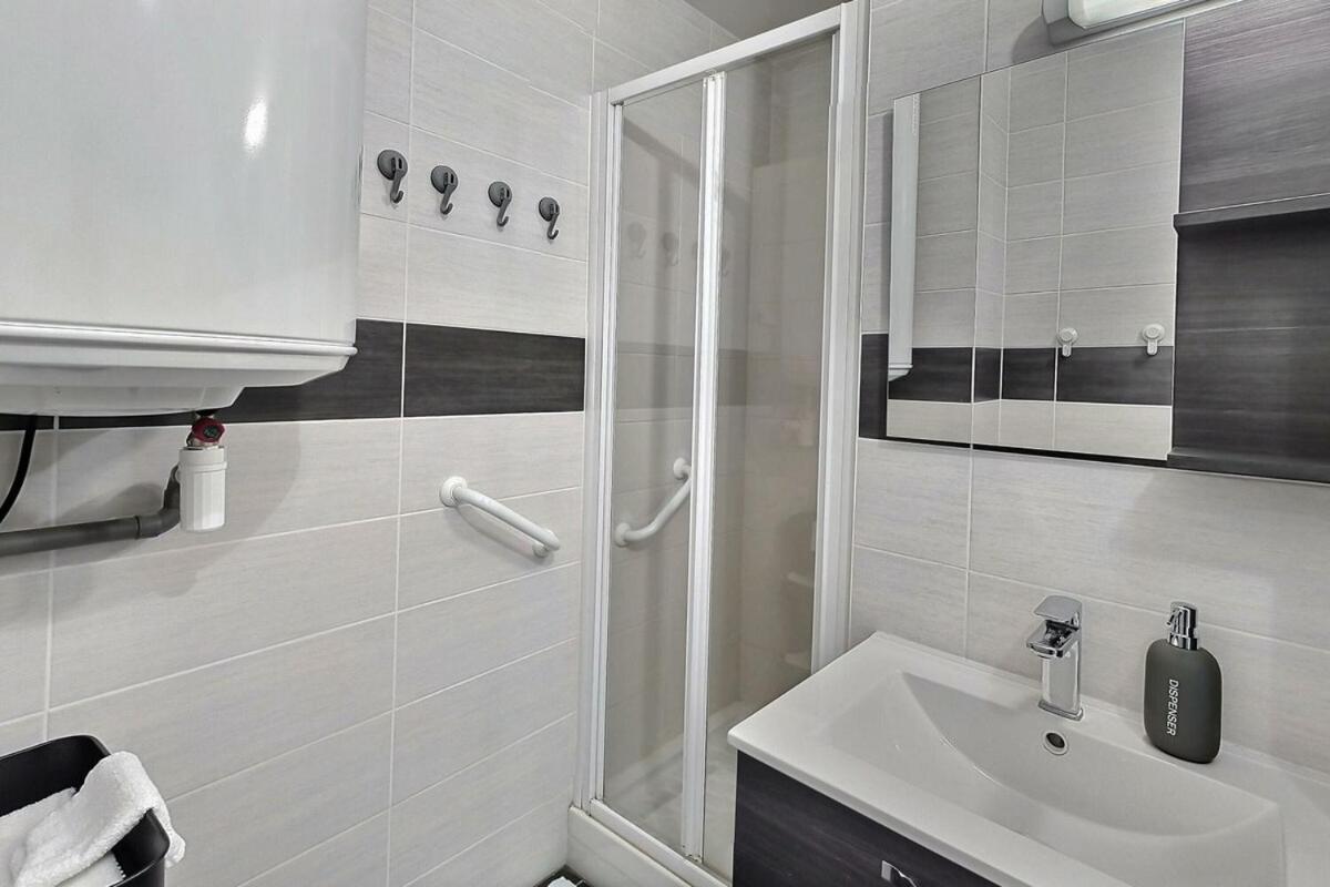 Le Voltaire - Balcon - 2 Chb - 3 Lits - 2 Min Gare Et Cente-Ville - Mon Groom Troyes Eksteriør bilde