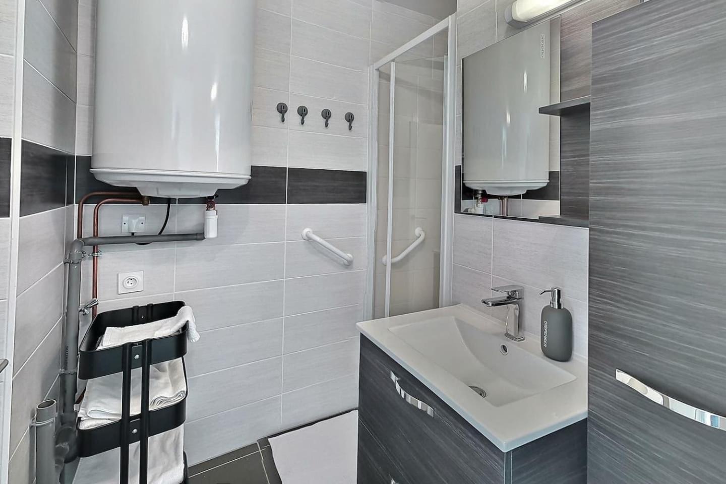 Le Voltaire - Balcon - 2 Chb - 3 Lits - 2 Min Gare Et Cente-Ville - Mon Groom Troyes Eksteriør bilde